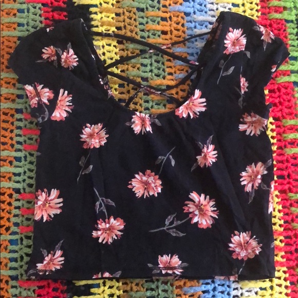 Forever 21 Tops - 🌸SOLD🌸 floral crop top 🌺